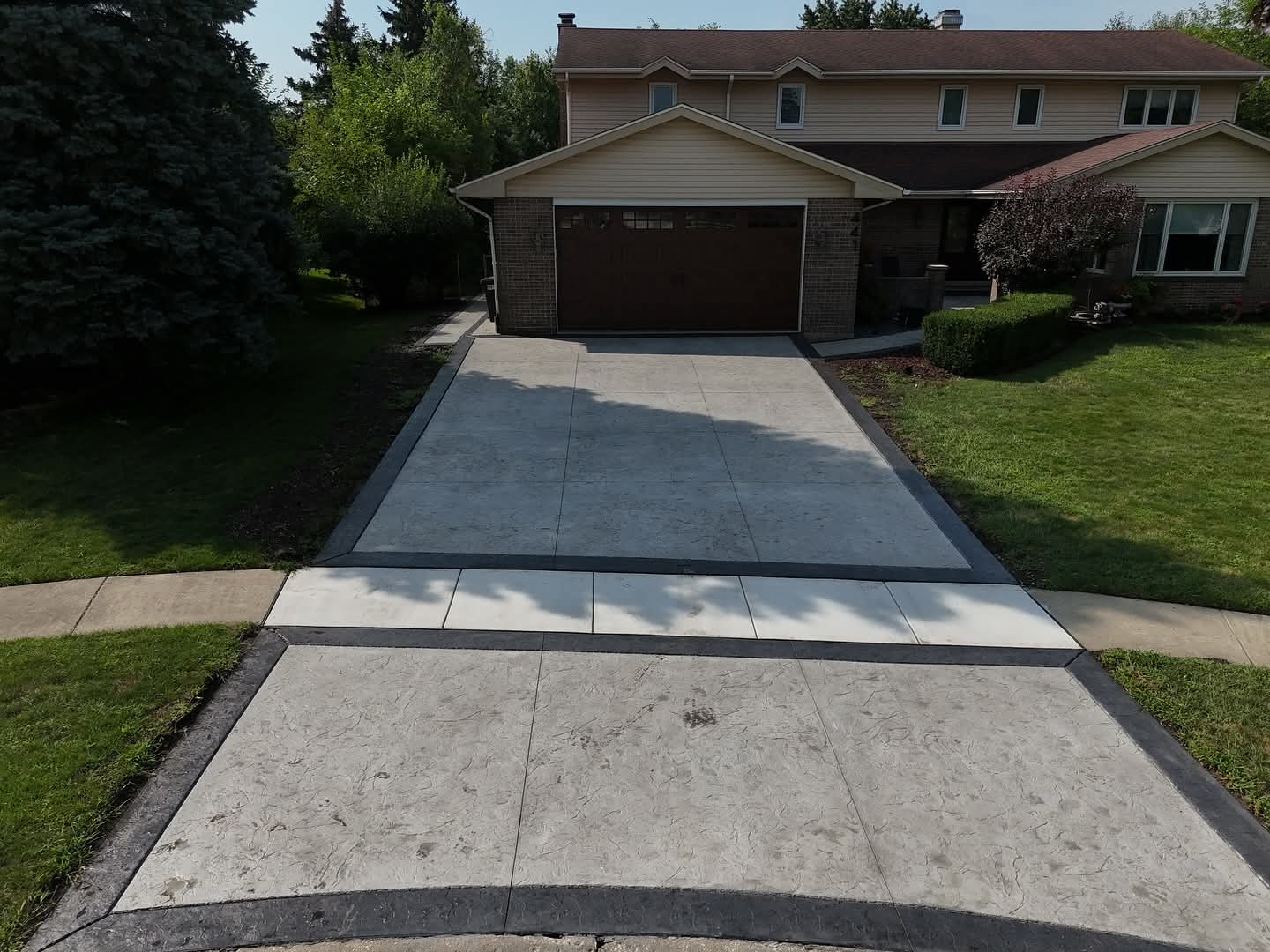 Concrete driveway by MPS Concrete & Design